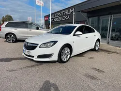 Vit Begagnad 2016 Opel Insignia Business Halvkombi | 159 900 kr (Marknadspris)