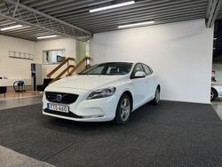 Vit Begagnad 2015 Volvo V40 Kinetic Kombi | 109 900 kr (Marknadspris)