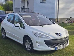Vit Begagnad 2010 Peugeot 308 Halvkombi | 48 000 kr (Marknadspris)
