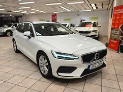 Vit Begagnad 2019 Volvo V60 Momentum Kombi | 179 900 kr