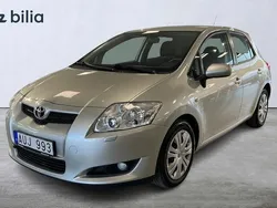 Silver Begagnad 2007 Toyota Auris Halvkombi | 78 900 kr