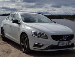 Vit Begagnad 2014 Volvo S60 R-Design Sedan | 69 000 kr