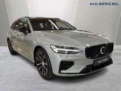 Grå Begagnad 2025 Volvo V60 Plus Kombi | 479 500 kr (Marknadspris)