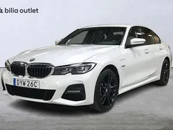 Vit Begagnad 2022 BMW 330e M Sport Sedan | 349 900 kr (Bra pris)