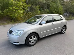 Silver Begagnad 2004 Toyota Corolla Halvkombi | 25 000 kr (Bra pris)