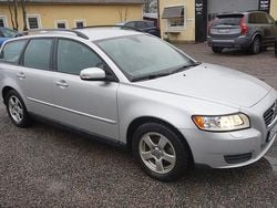 Grå Begagnad 2007 Volvo V50 Kinetic Kombi | 69 900 kr (Dyr)