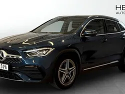 Blå (blue) Begagnad 2021 Mercedes GLA200 AMG line SUV | 359 000 kr (Marknadspris)