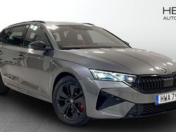 Grå (grey) Begagnad 2025 Skoda Octavia RS Kombi | 379 500 kr (Marknadspris)