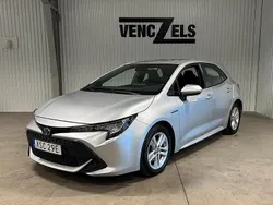 Silver Begagnad 2021 Toyota Corolla Hybrid Active Halvkombi | 209 000 kr (Marknadspris)