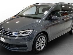 Grå Begagnad 2024 VW Touran Edition Minibuss | 369 900 kr (Marknadspris)