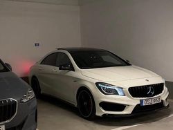 Vit Begagnad 2015 Mercedes CLA45 AMG AMG Sportkupé | 255 000 kr (Marknadspris)