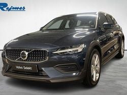 Mörkblå Begagnad 2024 Volvo V60 CC Core Kombi | 399 900 kr (Bra pris)
