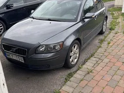 Grå Begagnad 2005 Volvo S40 Kinetic Sedan | 19 000 kr (Superpris)