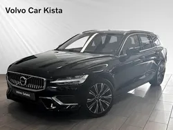 Svart Begagnad 2022 Volvo V60 Core Kombi | 379 900 kr (Marknadspris)