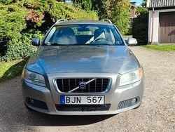 Ljusbrun (brun) Begagnad 2008 Volvo V70 Summum Kombi | 54 900 kr (Marknadspris)