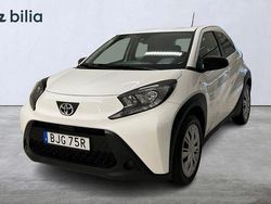 Vit Begagnad 2022 Toyota Aygo X Play SUV | 159 900 kr (Marknadspris)