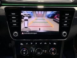 Mörkgrå (grå) Begagnad 2018 Skoda Superb Business Line Kombi | 189 900 kr (Marknadspris)