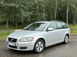 Grå Begagnad 2011 Volvo V50 Kinetic Kombi | 39 900 kr (Bra pris)
