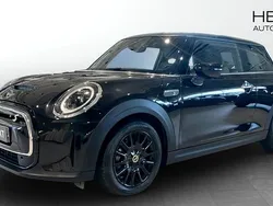 Svart (black) Begagnad 2022 Mini Cooper SE Halvkombi | 218 700 kr (Marknadspris)