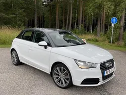 Vit Begagnad 2012 Audi A1 Sportback Halvkombi | 81 000 kr (Marknadspris)