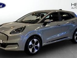 Grå (grey) Ny 2025 Ford Puma Gen-E SUV | 397 375 kr (Marknadspris)