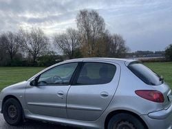 Grå Begagnad 2006 Peugeot 206 Halvkombi | 23 000 kr (Marknadspris)