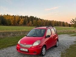Röd Begagnad 2000 Toyota Yaris Verso Minibuss | 20 000 kr (Bra pris)