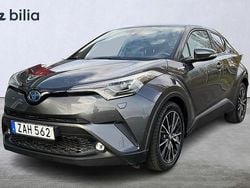 Mörkgrå Begagnad 2017 Toyota C-HR Executive SUV | 189 900 kr (Marknadspris)