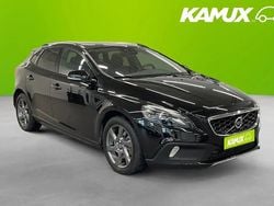 Svart Begagnad 2016 Volvo V40 CC Momentum Kombi | 147 900 kr (Marknadspris)