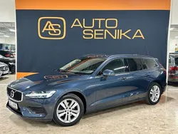 Mörkblå Begagnad 2019 Volvo V60 Momentum Kombi | 199 900 kr (Marknadspris)
