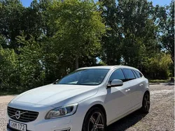 Vit Begagnad 2015 Volvo V60 Summum Kombi | 124 000 kr (Marknadspris)