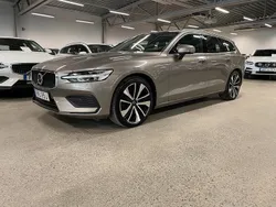 Grå Begagnad 2019 Volvo V60 Momentum Kombi | 319 900 kr (Marknadspris)