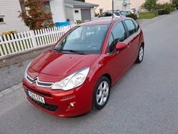 Röd (rödmetallic) Begagnad 2016 Citroën C3 Halvkombi | 45 000 kr (Superpris)