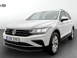 Vit Begagnad 2023 VW Tiguan Life SUV | 314 900 kr (Marknadspris)