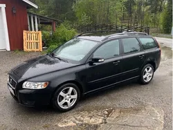 Svart Begagnad 2008 Volvo V50 Momentum Kombi | 34 500 kr (Marknadspris)