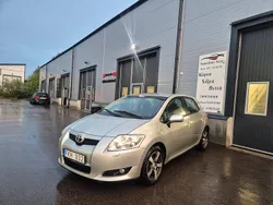 Silver Begagnad 2007 Toyota Auris Halvkombi | 45 900 kr (Marknadspris)