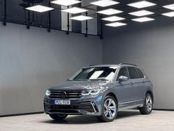 Mörkgrå Begagnad 2023 VW Tiguan R-line SUV | 389 900 kr (Marknadspris)