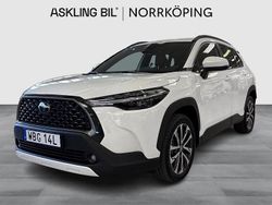 Vit Begagnad 2024 Toyota Corolla Cross Style SUV | 389 000 kr (Marknadspris)