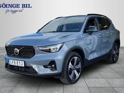 Grå Begagnad 2022 Volvo XC40 Plus SUV | 349 000 kr (Marknadspris)