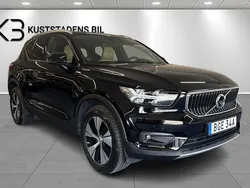 Svart Begagnad 2020 Volvo XC40 Momentum SUV | 339 900 kr (Marknadspris)