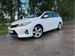 Vit Begagnad 2014 Toyota Auris Touring Sports Multidrive S Kombi | 135 000 kr (Dyr)