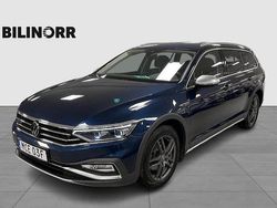 Blå Begagnad 2022 VW Passat Alltrack Kombi | 344 900 kr (Marknadspris)