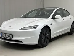Vit Begagnad 2024 Tesla Model 3 Sedan | 374 900 kr (Marknadspris)