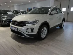 Grå Begagnad 2022 VW T-Roc Life SUV | 284 500 kr (Marknadspris)