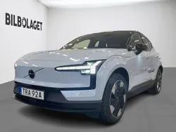 Ljusblå (blå) Begagnad 2024 Volvo EX30 Single Motor Extended Range SUV | 424 500 kr (Marknadspris)