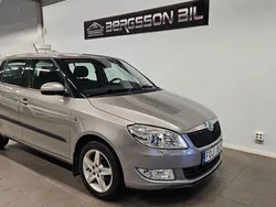 Ljusbrun Begagnad 2012 Skoda Fabia Elegance Halvkombi | 42 900 kr (Marknadspris)