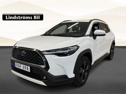 Vit Begagnad 2022 Toyota Corolla Cross Style SUV | 364 900 kr (Marknadspris)