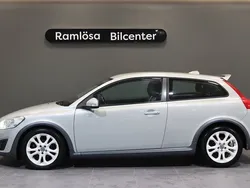 Vit Begagnad 2009 Volvo C30 Momentum Halvkombi | 59 900 kr (Marknadspris)