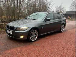 Grön Begagnad 2010 BMW 320 Comfort Edition Kombi | 65 000 kr (Marknadspris)