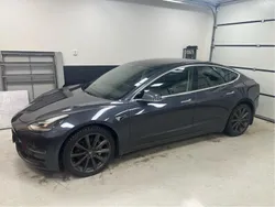 Grå Begagnad 2019 Tesla Model 3 Long Range Sedan | 255 000 kr (Marknadspris)